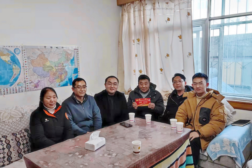 左三俞曙東同志、左二孔德燦同志、右三孔德燦同志家父、右二張慶良同志.jpg